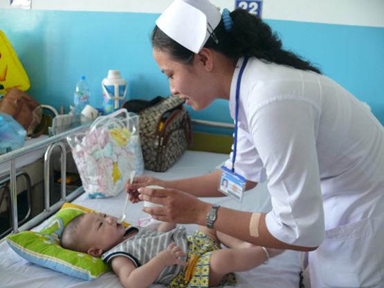 Hạn chế dùng kháng sinh cho trẻ