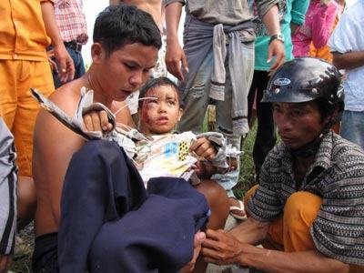 Khánh Hòa: Bác ôm 2 cháu nhảy xuống vực