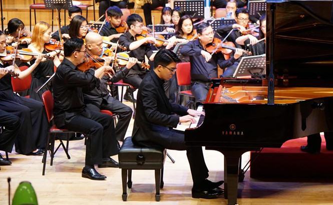 Thí sinh Hàn Quốc Seungjin Han dự thi vòng chung kết bảng C cuộc thi Piano quốc tế Hà Nội lần thứ 4 /// Ảnh: Ngọc Thắng
