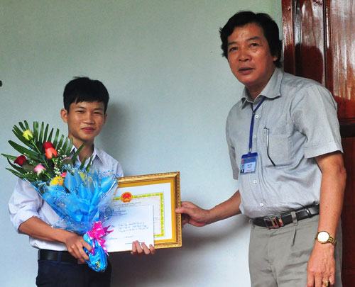 Quảng Ngãi: Thưởng nóng cho thí sinh có điểm vào ĐH cao nhất tỉnh