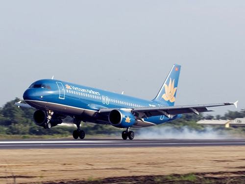 Khi vừa cất cánh, phi công VNA phát hiện máy bay hỏng lốp