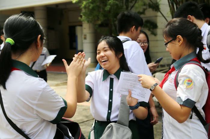 Khó dự đoán điểm tuyển sinh lớp 10 TP.HCM - Ảnh 1. Khó dự đoán điểm tuyển sinh lớp 10 TP.HCM - Ảnh 1.
