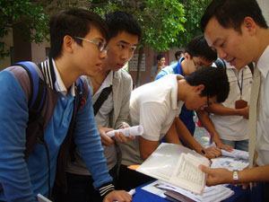 Khó kiếm việc vì “nghèo” mối quan hệ