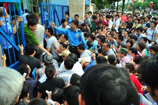 Khổ nhọc chạy chỗ học cho con