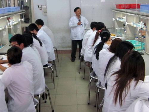 Khó tuyển giảng viên