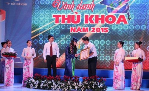 Vinh danh 85 thủ khoa ĐH-CĐ