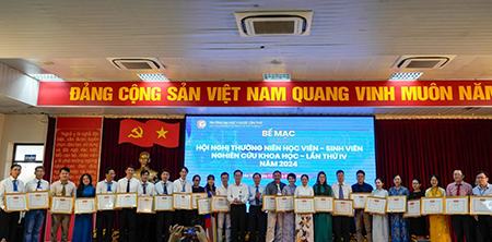 Đại học Y Dược Cần Thơ đẩy mạnh nghiên cứu khoa học trong sinh viên, học viên