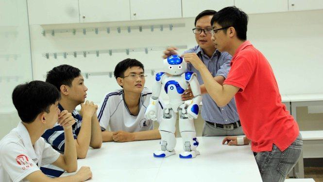 ​Khóa học lập trình miễn phí với robot cho học sinh 