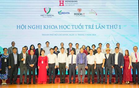 Hơn 100 báo cáo, nghiên cứu của sinh viên, giảng viên trẻ đóng góp vào khoa học và thực tiễn