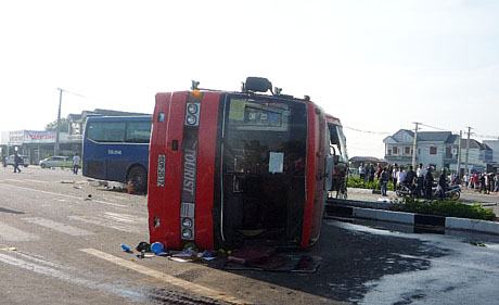 Nhiều c&ocirc;ng nh&acirc;n vẫn chưa hết b&agrave;ng ho&agrave;ng sau vụ tai nạn