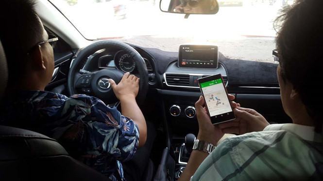 Không cấm Uber, Grab, nhưng quản thế nào?