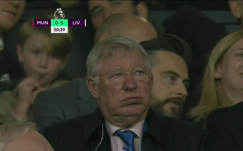 Không chỉ fan MU, ngay cả Sir Alex cũng bỏ về trong hiệp 2