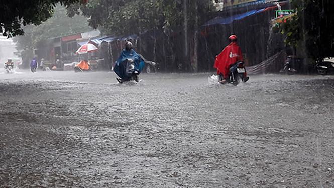 Không khí lạnh gây mưa to, lũ lớn ở Trung bộ