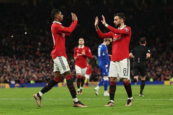 Không ngừng ghi bàn, Rashford sánh vai với Rooney