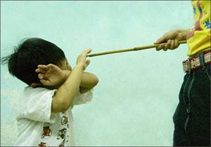 Không thể dạy con bằng vũ lực