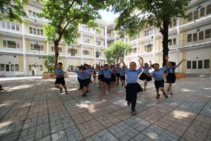 Không thể lo xây nhà mà lơ xây trường