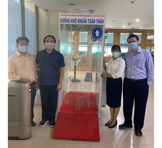 Trường Cao đẳng Kinh tế Kỹ thuật TP.HCM lắp đặt buồng khử khuẩn phòng chống Covid-19