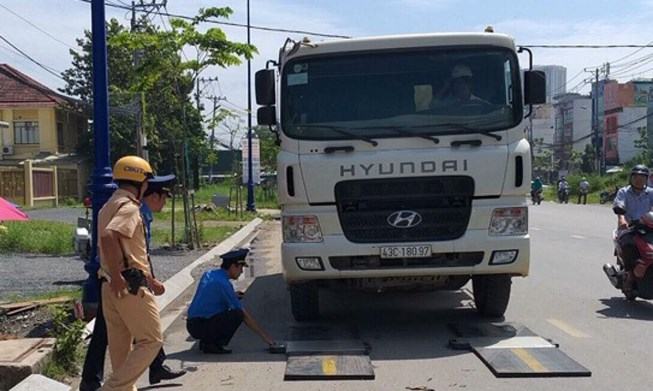 Xử lý nghiêm xe vi phạm ở cửa ngõ TP