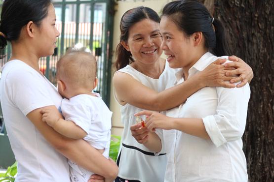 Cả nhà đưa thí sinh đi thi