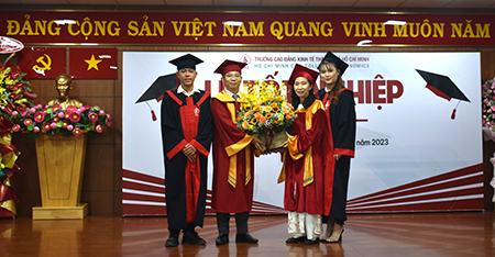 Trường Cao đẳng Kinh tế TP.HCM cấp bằng tốt nghiệp cho hơn 1.500 sinh viên