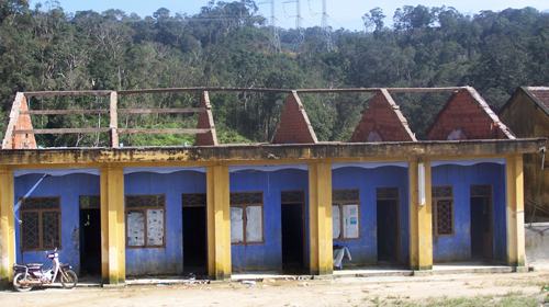 Kon Tum: nhà ở học sinh không còn mái