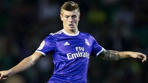 Kroos ngồi ngoài hết năm vì gãy xương bàn chân
