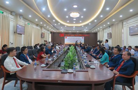 Lễ ký kết hợp tác giữa Trường Đại học Nam Cần Thơ và Tổ chức The Vietnam Medical Educations – Ấn Độ (VMED)