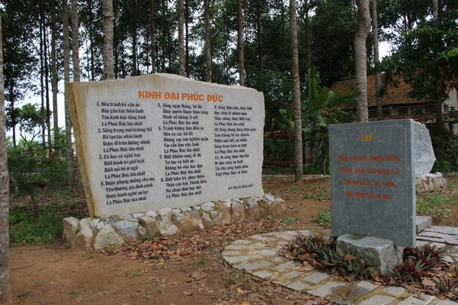 Một phiến đá khắc kinh Phật tại chùa Phước Hâu /// Ảnh: Nguyên Đạt