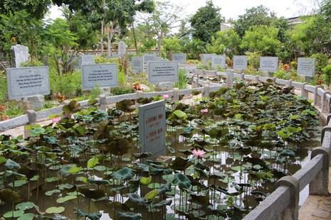 Kỳ lạ ngôi chùa khắc kinh Phật lên đá độc nhất vô nhị miền Tây - ảnh 6