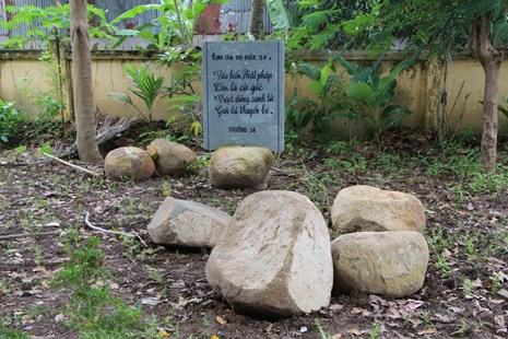 Kỳ lạ ngôi chùa khắc kinh Phật lên đá độc nhất vô nhị miền Tây - ảnh 8