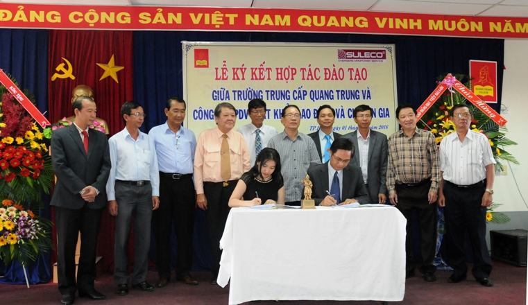 Trường TC Quang Trung ký kết hợp tác đào tạo với Cty CPDV Xuất khẩu Lao động và chuyên gia Suleco