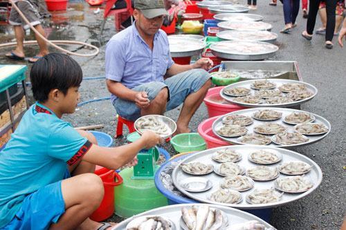 Chợ “lạ” ở Sài Gòn