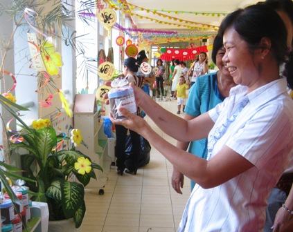 “Lá lành đùm lá rách” đón Tết