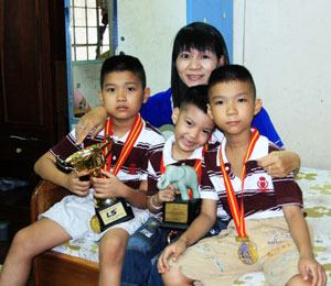 Lạ lùng ba anh em nhà cờ vây