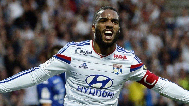 Lacazette xác nhận rời Lyon, hé lộ bến đỗ mới