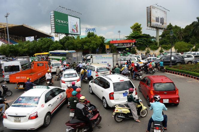 Lại kẹt xe kinh hoàng cửa ngõ sân bay Tân Sơn Nhất 