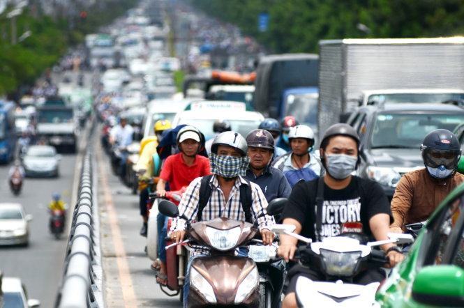 Lại kẹt xe kinh hoàng cửa ngõ sân bay Tân Sơn Nhất 