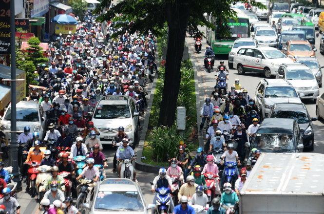 Lại kẹt xe kinh hoàng cửa ngõ sân bay Tân Sơn Nhất 