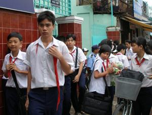 Làm gì khi con yêu sớm?