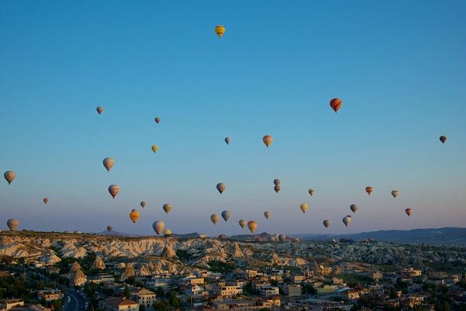  Khinh khí cầu tại Cappadocia (Thổ Nhĩ Kỳ). 