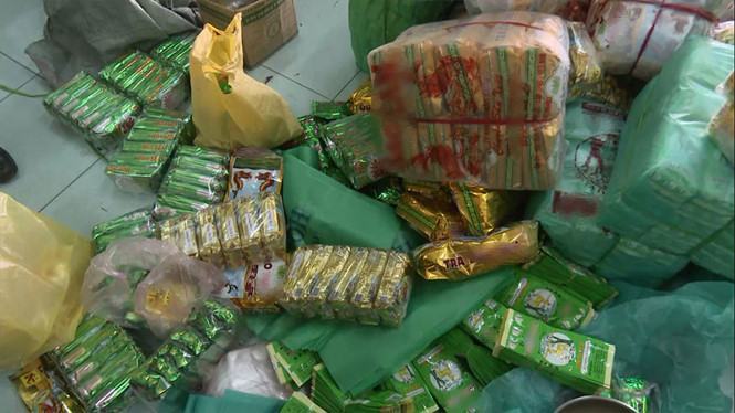 Làm trà giả tiêu thụ khắp miền Tây