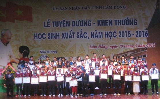 Lâm Đồng: Tuyên dương, khen thưởng trên 100 học sinh giỏi xuất sắc
