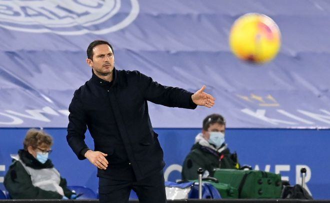 Lampard than trời khi chứng kiến các cầu thủ Chelsea… không chạy ở trận thua Leicester