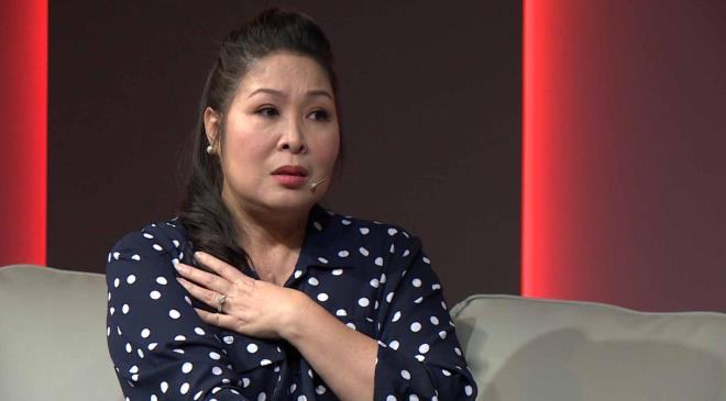 NSND Hồng Vân cũng vướng điều tiếng trong những ngày qua vì 