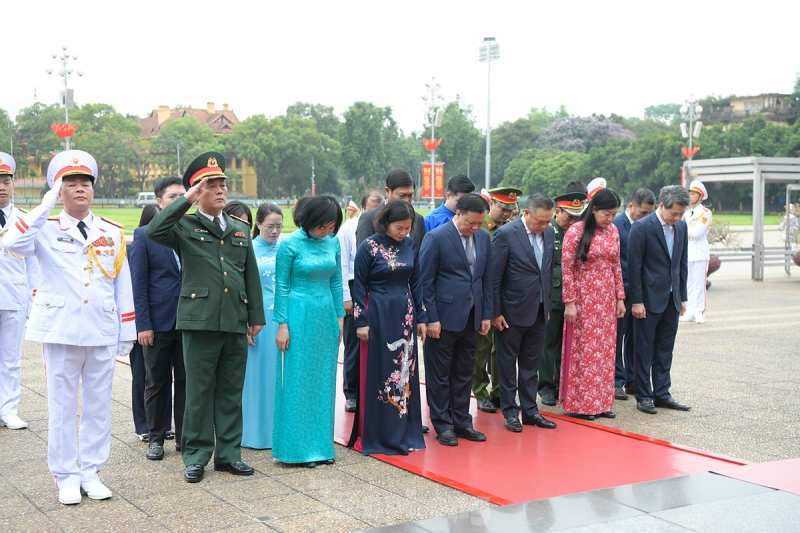 Lãnh đạo Đảng, Nhà nước viếng Chủ tịch Hồ Chí Minh nhân Ngày sinh của Người ảnh 10