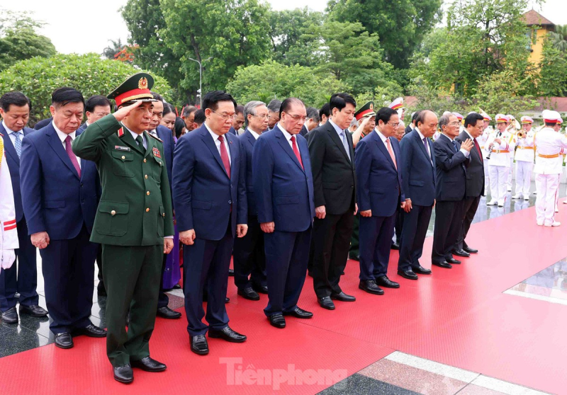 Lãnh đạo Đảng, Nhà nước viếng Chủ tịch Hồ Chí Minh nhân Ngày sinh của Người ảnh 14