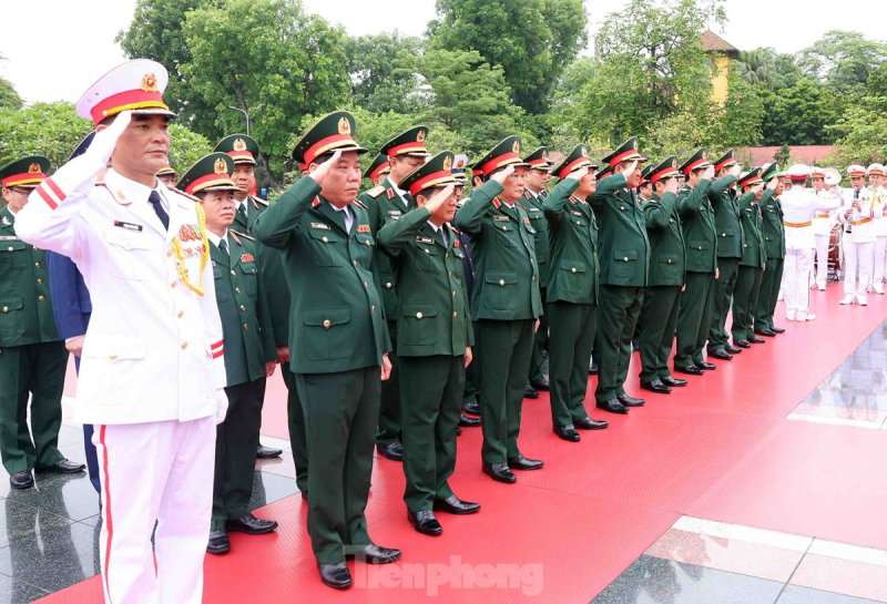 Lãnh đạo Đảng, Nhà nước viếng Chủ tịch Hồ Chí Minh nhân Ngày sinh của Người ảnh 15