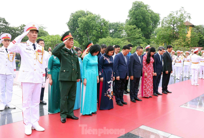 Lãnh đạo Đảng, Nhà nước viếng Chủ tịch Hồ Chí Minh nhân Ngày sinh của Người ảnh 17