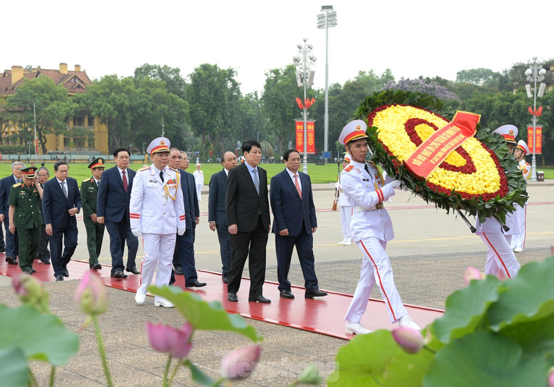 Lãnh đạo Đảng, Nhà nước viếng Chủ tịch Hồ Chí Minh nhân Ngày sinh của Người ảnh 2