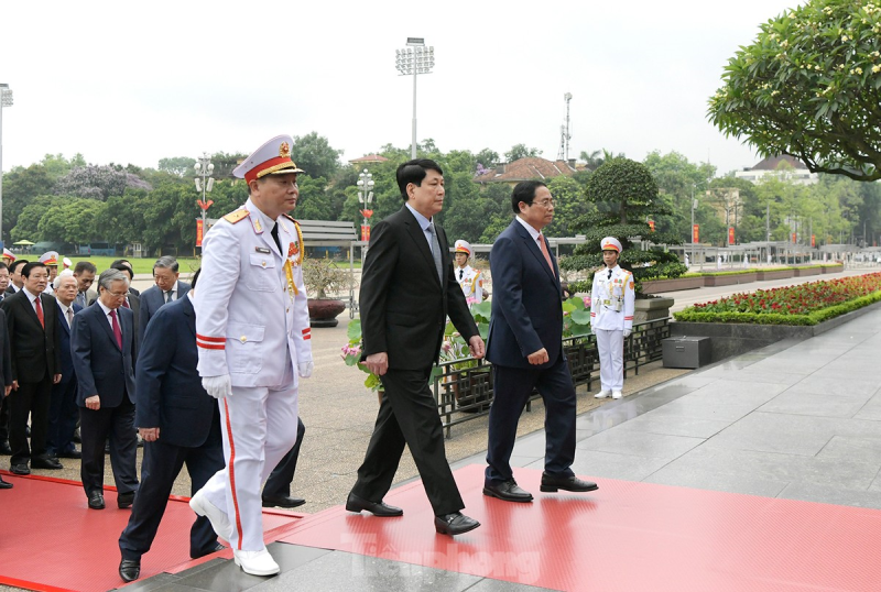 Lãnh đạo Đảng, Nhà nước viếng Chủ tịch Hồ Chí Minh nhân Ngày sinh của Người ảnh 4